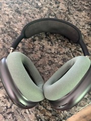 Apple Airpods Max A2096 Space Gray Headphones with Smart Case- Used