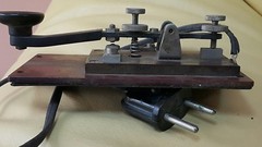 VNTG. MORSE CODE KEY & HEADPHONES TELEGRAPH MILITARY BG RUSSIA USSR CCCP 1968