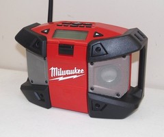 Nice!! Works!! Compact MILWAUKEE M12 Jobsite AM/FM JOBSITE RADIO #2590-20