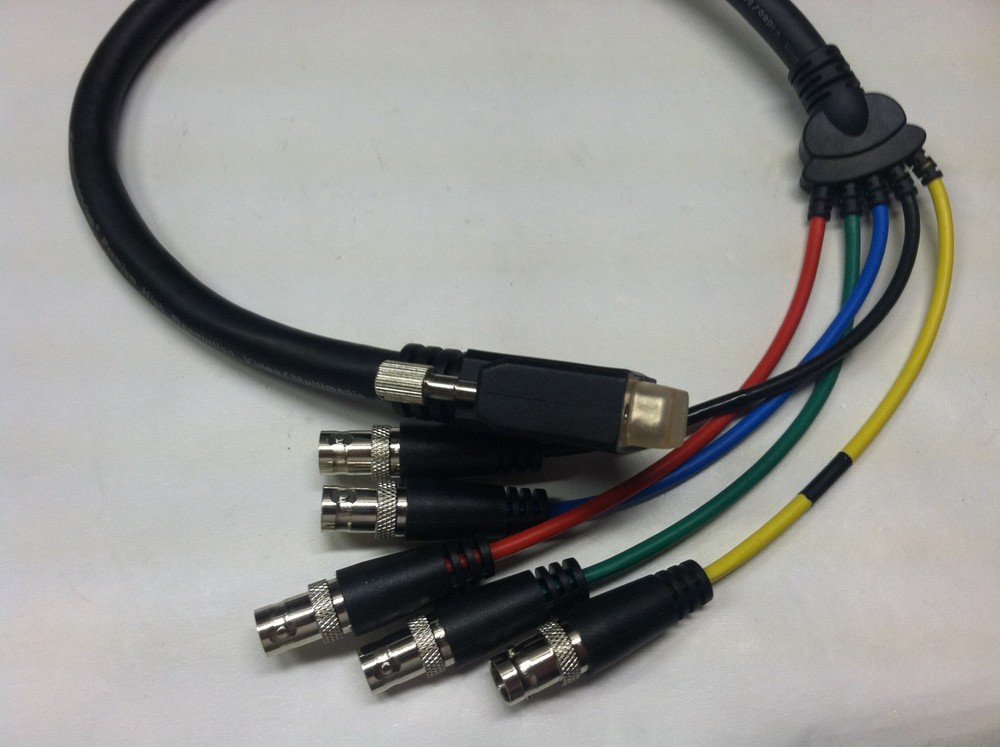 Comprehensive HR Pro Series VGA 15-pin Male to 5-BNC Female – VGA15P-5BJ-2HR NEW