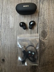 Sony WF-1000XM5 true wireless earbuds in excellent / mint condition