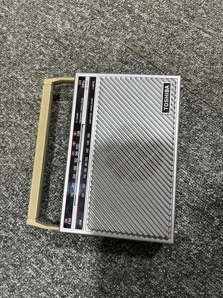 TOSHIBA RP-1460 FM AM RADIO FM 76-108MHz AM 530-1600kHz AC100V 50/60Hz 5W DC3V