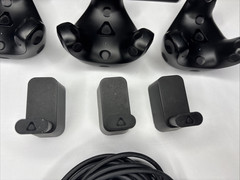 3 HTC 3.0 Vive Trackers and 2 2.0 Steam Base Stations Full Body Tracking VRCHAT