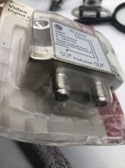 GE 73246 Digital Video Splitter 2-Way 5-2300 MHZ Power Pass All Ports