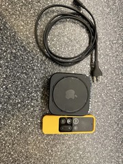 Apple TV 32GB 4K HD Media Streamer – Black Tested/Reset + Remote & power A1842