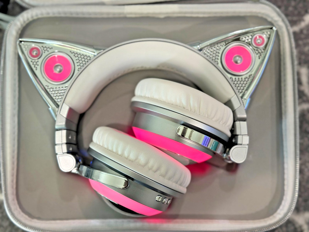 Limited Edition Ariana Grande Wireless Bluetooth Cat Ear Headphones LED Complete