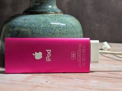 Apple iPod Nano 4th Generation A1285 8GB Pink USB Bundled Charging Cable Cradle