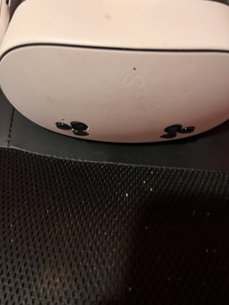 Meta Quest 3s Standalone VR Headset White – Meta Quest 3s VR Headset