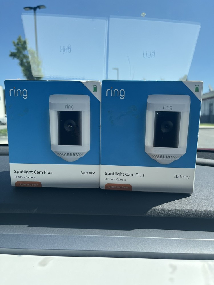 Ring Spotlight Cam Plus Camera Indoor/Outdoor Wireless + Battery – 2 pack White
