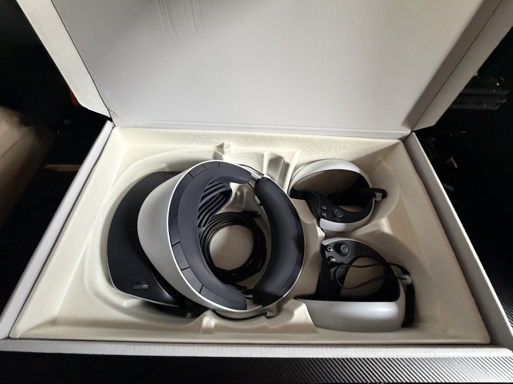 Sony PlayStation VR2 VR Headset w/ Sense Controllers White/Black