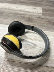Beats B0534 Solo 2 Wireless On-Ear Bluetooth Headphones in Black