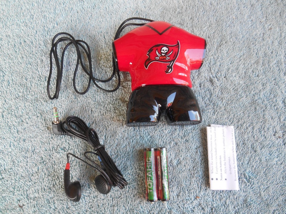 VINTAGE TAMPA BAY BUCCANEERS UNIFORM SPORT FM RADIO WITH HEADPHONES. NEW IN BOX!