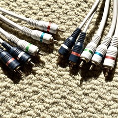 Steren 6ft/2M White 5-RCA Component Audio/Video Cable