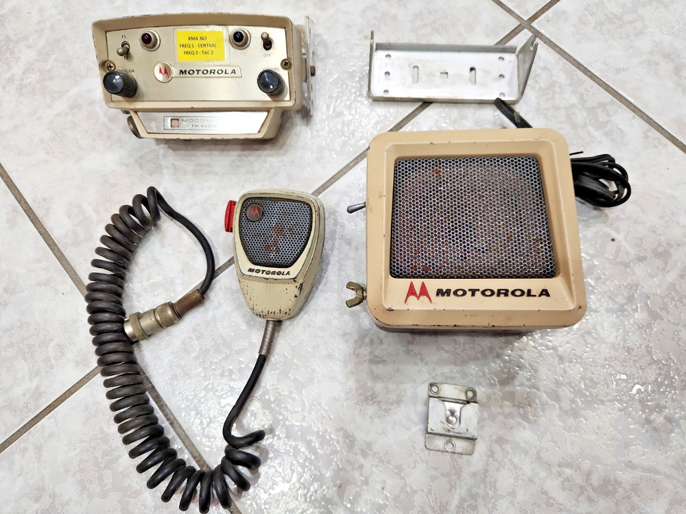 VINTAGE MOTOROLA RADIO SET FOR ANTIQUE POLICE CAR/FIRE TRUCK RESTORATION ADAM 12