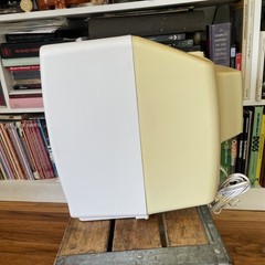 JVC Mastercommand C-13WL513” CRT VTG Retro Gaming Television White & Yellow 1994