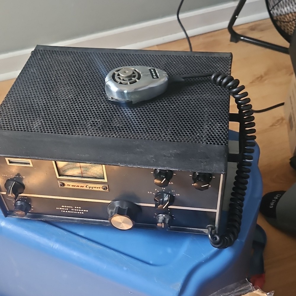 Swan Cygnet 260 3.5MHz SSB/CW Mono Band Ham Radio Transceiver w/ Microphone