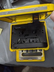 Sony Walkman Sports am / fm yellow WM-F2078 PARTS UNIT POWERS ON motor runs read