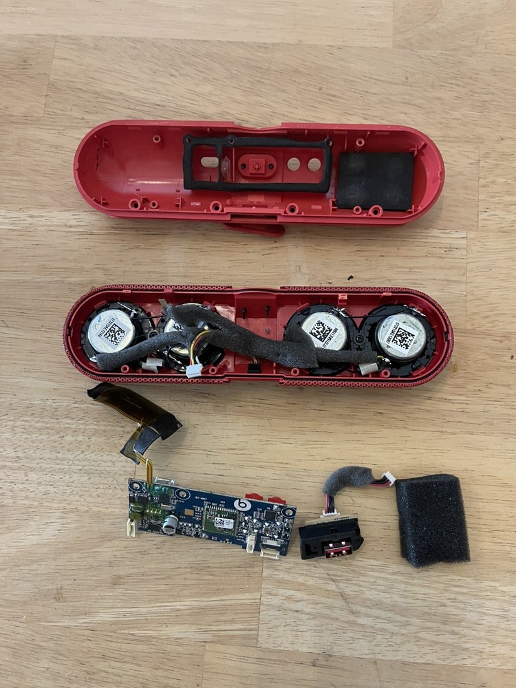 Beats Pill 2.0 Red Speaker + Red Character Stand – FOR PARTS / REPAIR No Battery