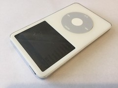 Apple iPod classic 5th Generation White (30 GB) (MA002LL) W New Battery