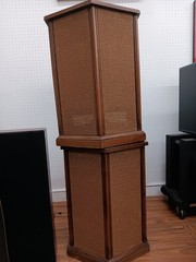 MAGNAVOX END TABLE SPEAKERS
