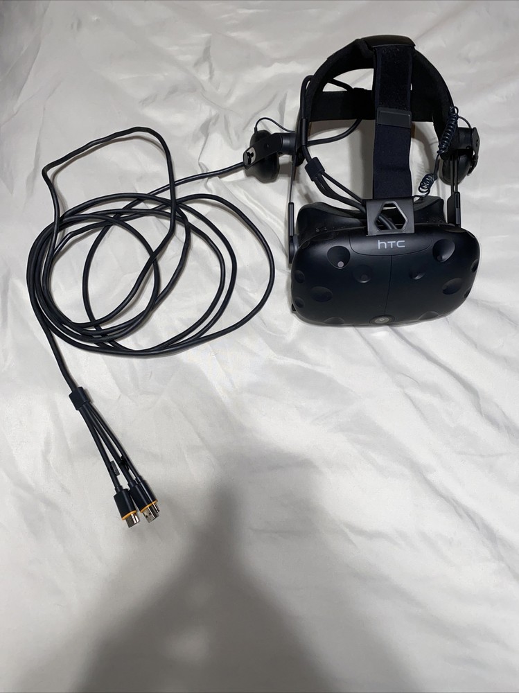 HTC Vive Virtual Reality Headset With Deluxe Audio Strap