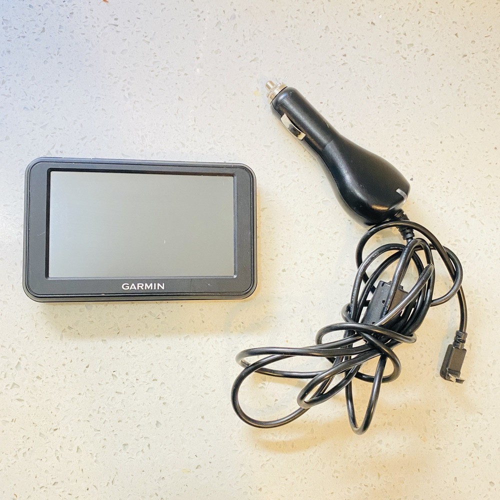 Garmin Nuvi 40LM GPS Navigation Lifetime Maps With Car Pwr Supply
