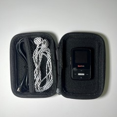 Sansa SanDisk Clip Zip Black 8GB Digital Media MP3 Player FM Radio Freeshipping