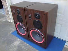 Awesome Cerwin Vega VS-150, 3-way Floor Speaker w/ 15″ Woofers – Reconditioned