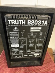Behringer TRUTH B2031A High-Resolution Active 2-Way Reference Studio Monitor (Si