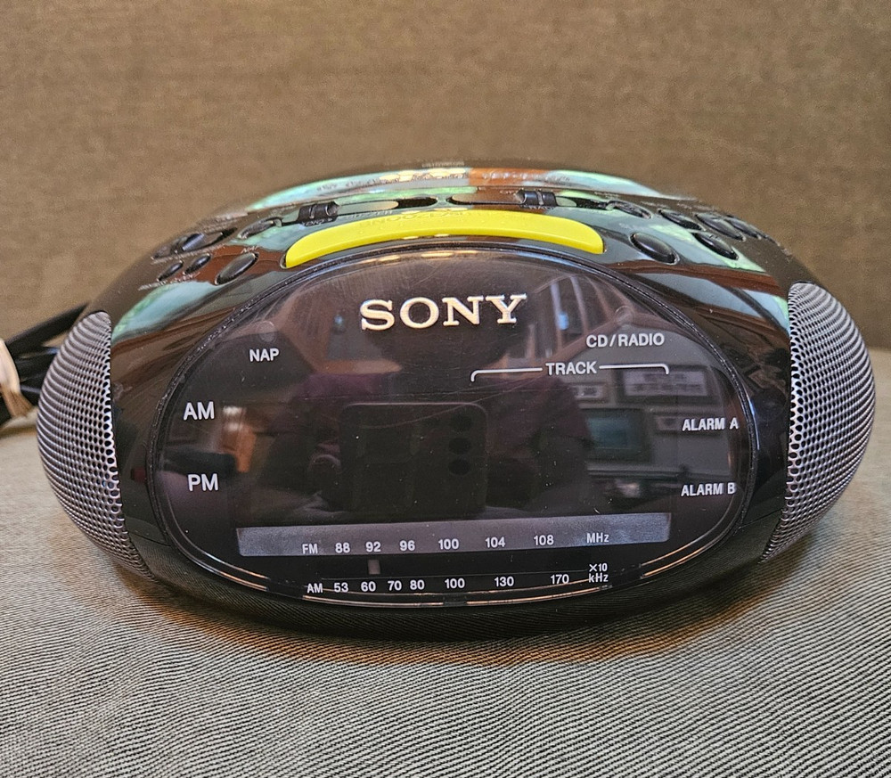 Sony Psyc CD-R/RW Playback Clock Radio Model ICF-CD832