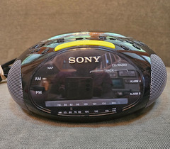 Sony Psyc CD-R/RW Playback Clock Radio Model ICF-CD832