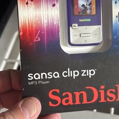 RARE SanDisk Sansa Clip Zip Primetime Purple 💜 (4 GB) Digital Media Player