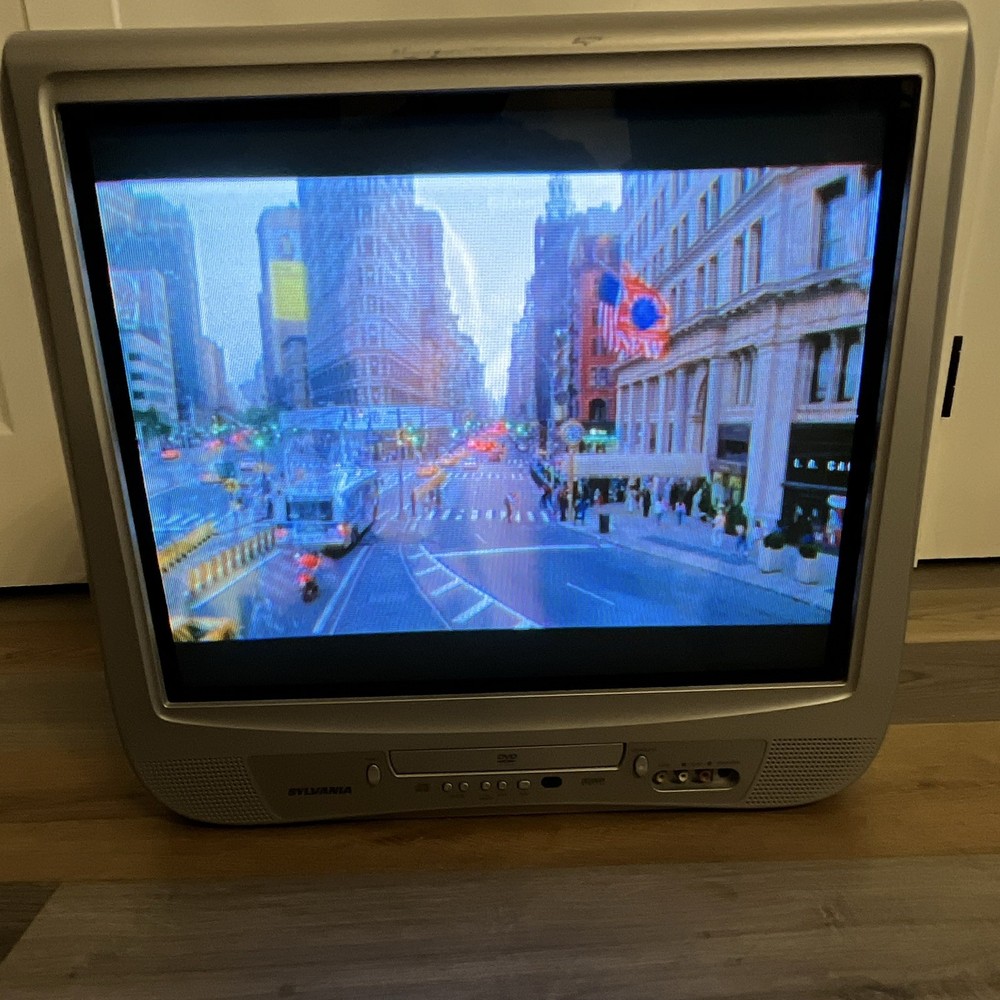 Sylvania 6520FDG 20″ Flat CRT Color TV / DVD Combo – Retro Gaming Tested