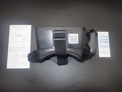 Lam Trancail VR Headset w/ Remote for Phone 4-6.7″ Adjustable 3D Viewer