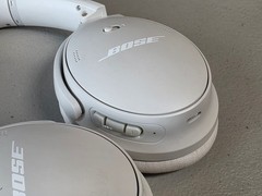 Bose Quiet Comfort Noise Cancelling Wireless Bluetooth Headphones in Smoke White