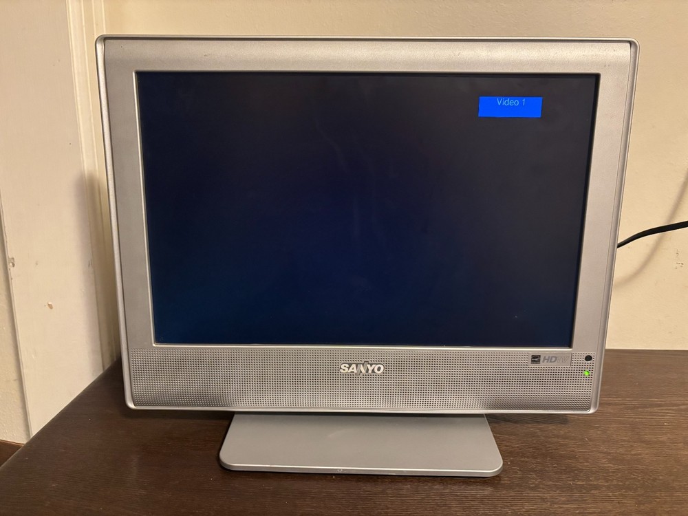 2007 Sanyo Model DP19647 19″ TV Monitor 720p HDTV AV Gaming