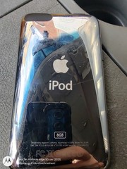 Apple iPod Touch 2nd Generation A1288 8GB – (MC086LL/A) FULLY FUNCTIONAL