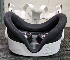 Meta P97 Quest 3S 128G Standalone All-in-One VR Headset with Controllers – White
