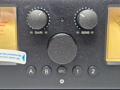 Douk VU3Pro 2-Way Amplifier/Speaker Switcher Box Dual VY Meter w/Remote Control