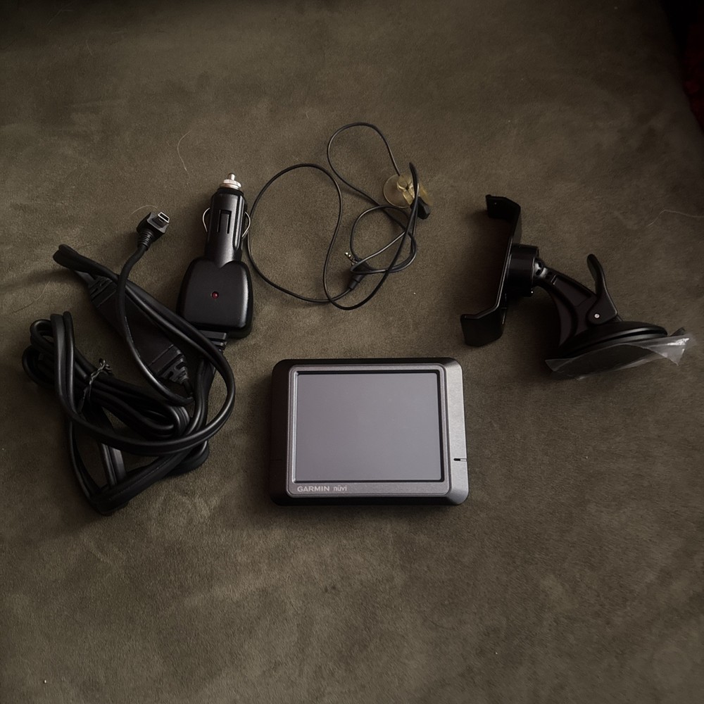Garmin Nuvi 275 Automotive In-Dash GPS Navigation System Bundle