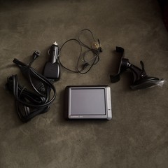 Garmin Nuvi 275 Automotive In-Dash GPS Navigation System Bundle