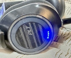 Plantronics Voyager 8200 Headphones B8200 UC Bluetooth USB-C Rechargeable TESTED