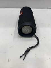JBL Flip 5 Portable Waterproof Speaker – Midnight Black