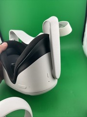 Oculus Quest 2 Virtual Reality 128gb w/Controllers In Great Condition(T30)
