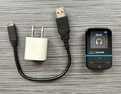 SanDisk Clip Sport Go 32GB MP3 Player with/Cable & Charger – Bundle