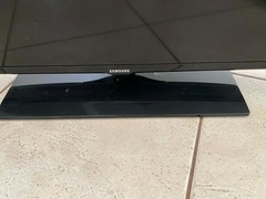 Samsung TV Stand Base ( 4 crews included ) USED ( no TV ) stand only VERY GOOD