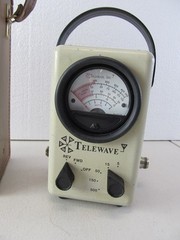 Telewave 44L1 2 – 200 MHz Power Meter 50 Ohms w/ Carry Case