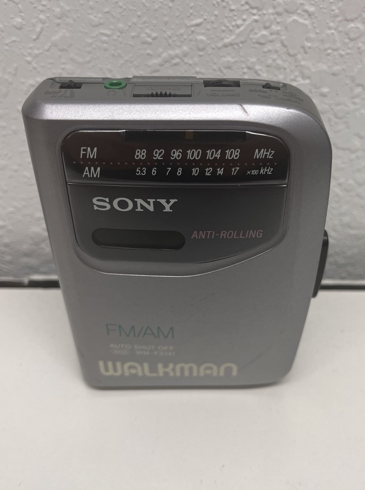 Sony Vintage WM-FX141 Walkman Silver Auto Shut Off AVLS Anti-Rolling FM/AM Retro