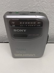 Sony Vintage WM-FX141 Walkman Silver Auto Shut Off AVLS Anti-Rolling FM/AM Retro