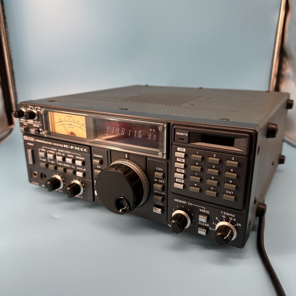 Icom IC-R7000 FM VHF UHF Radio Receiver 25 thru 1999 MHz ***UNBLOCKED***